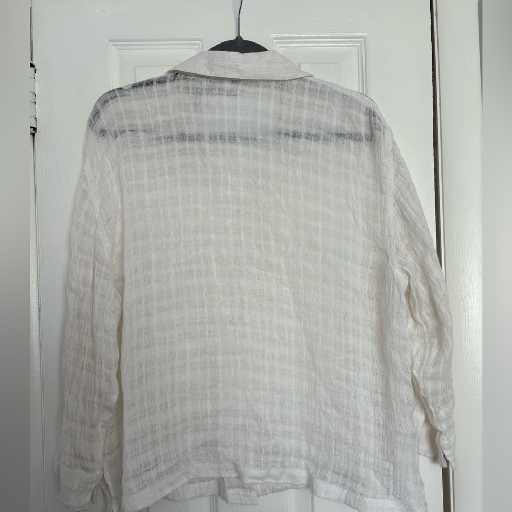 Linen Button Down Shirt in White - Picture 4 of 6